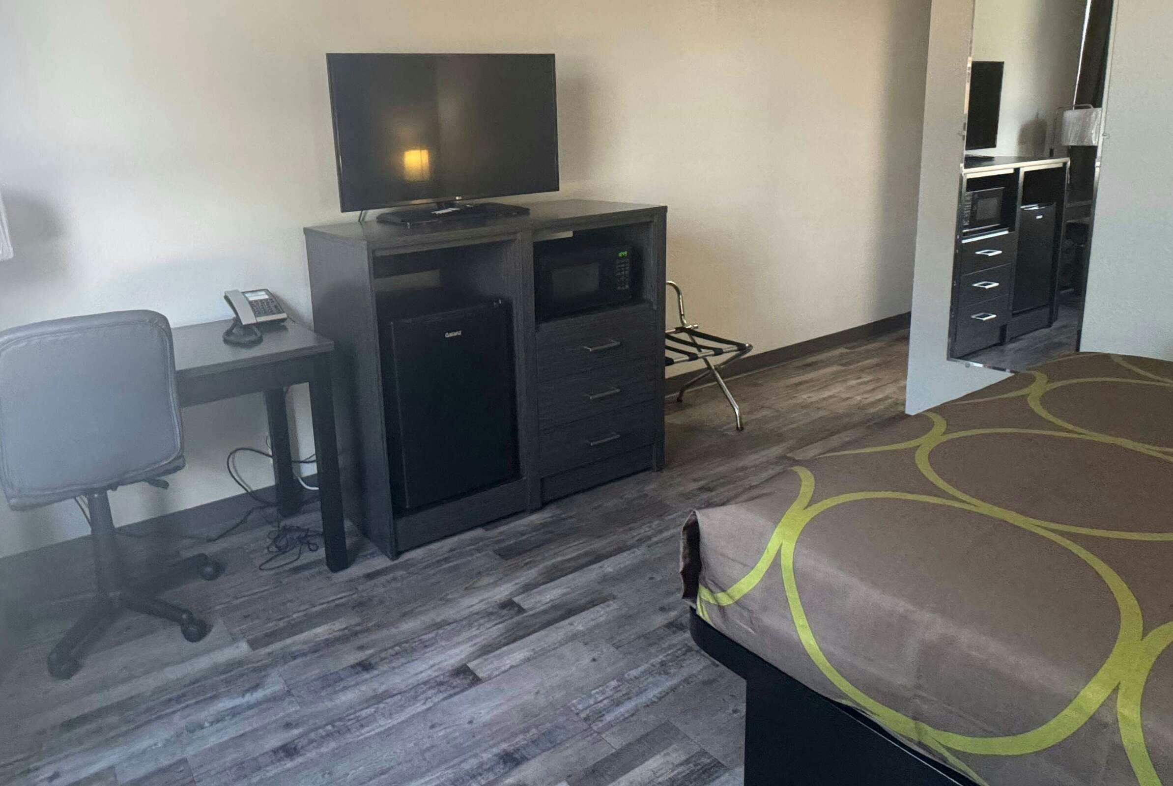 Hotel Super 8 by Wyndham Great Falls City Center photo 2