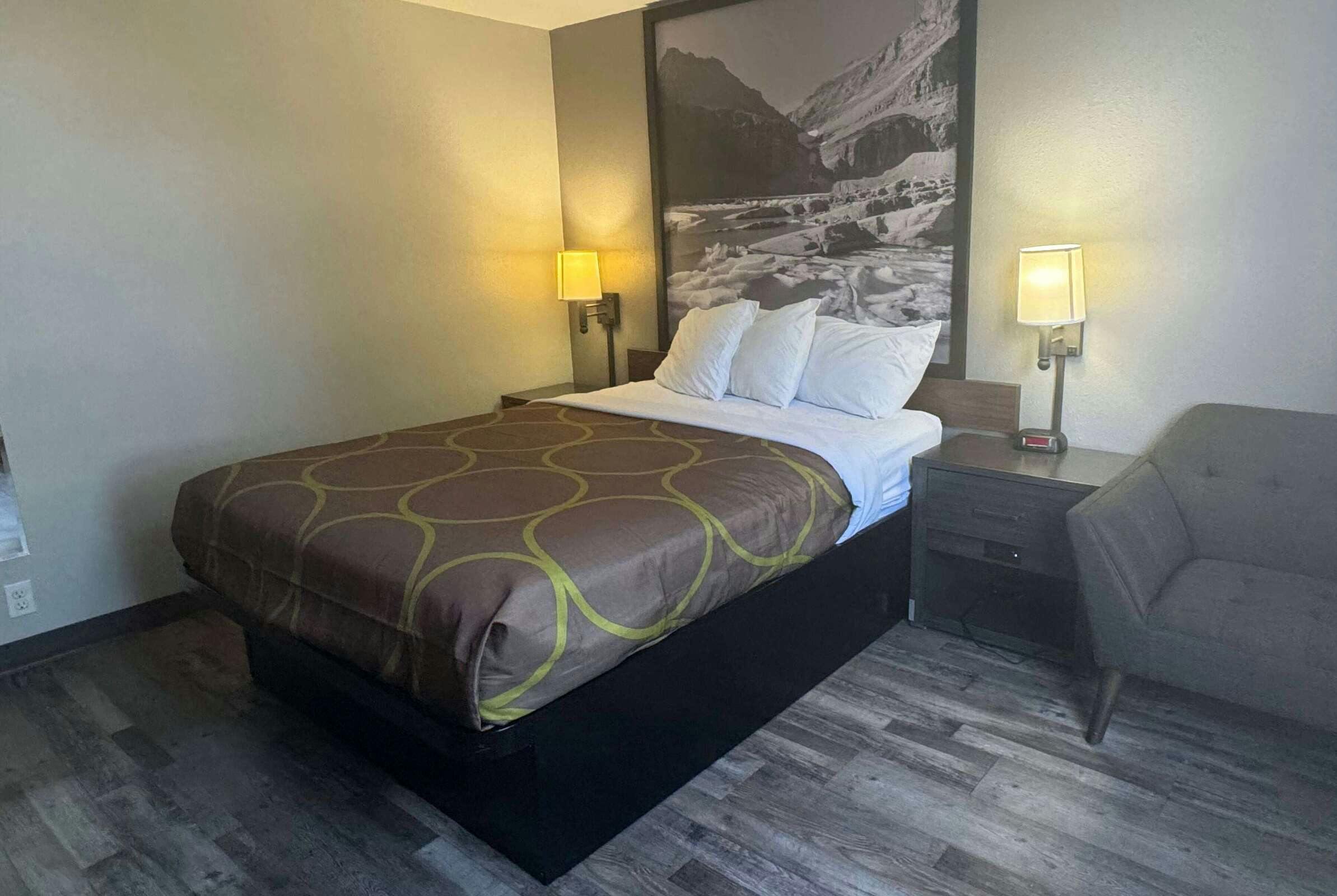 Hotel Super 8 by Wyndham Great Falls City Center photo 1