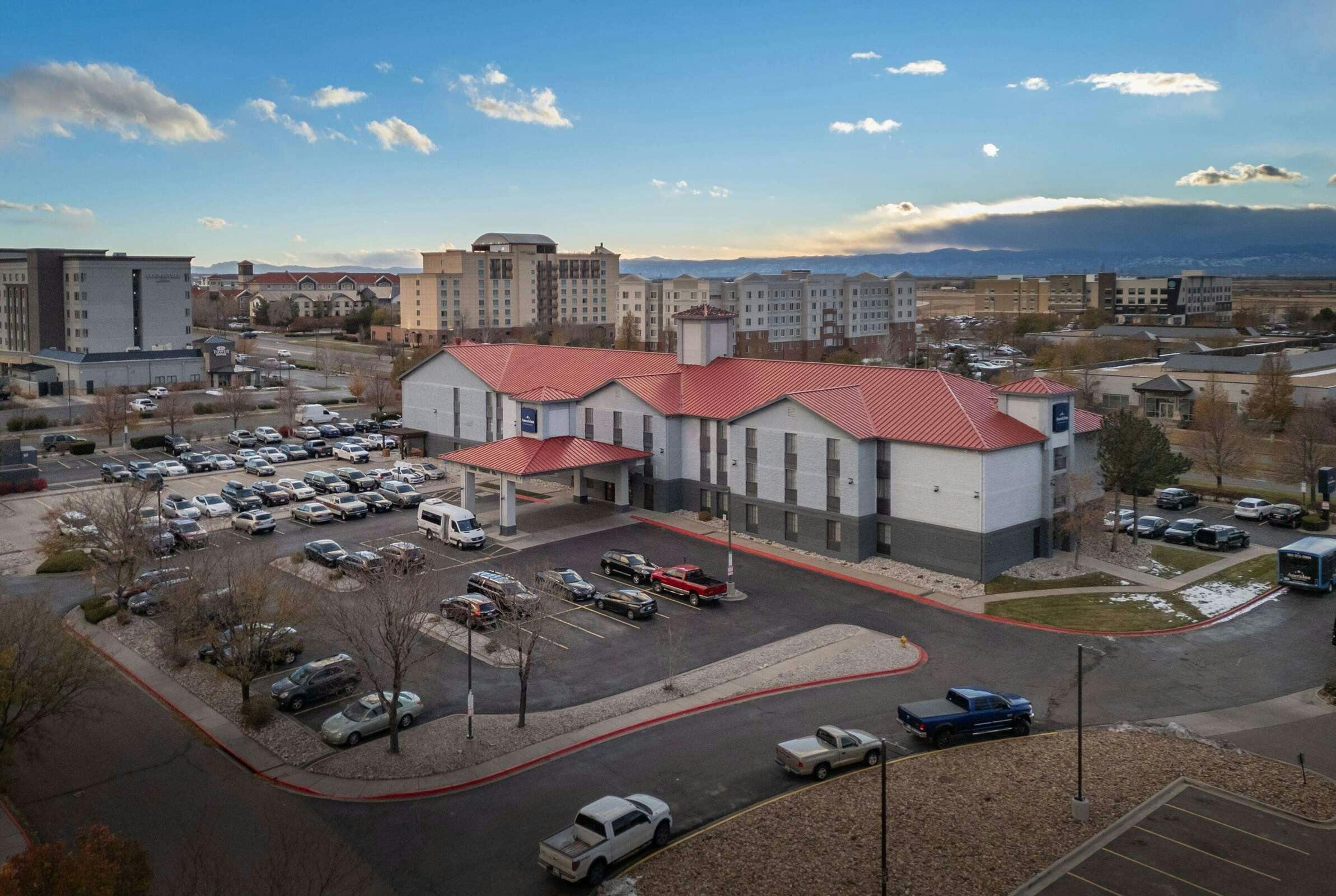 Hotel AmericInn DEN Apt photo 2