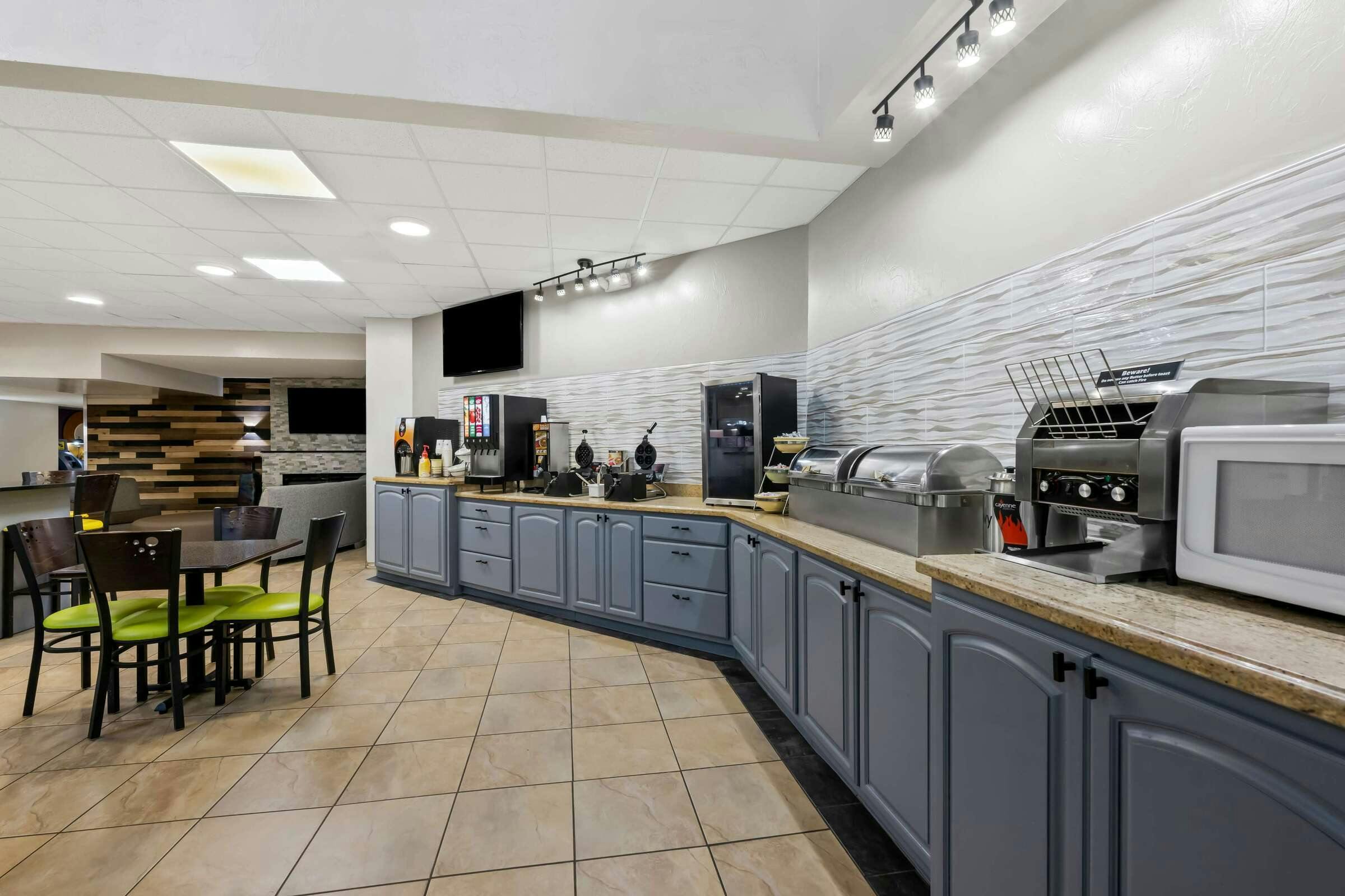 Hotel Sure Stay Plus Hotel By Best Western Lubbock Medical Center photo 4