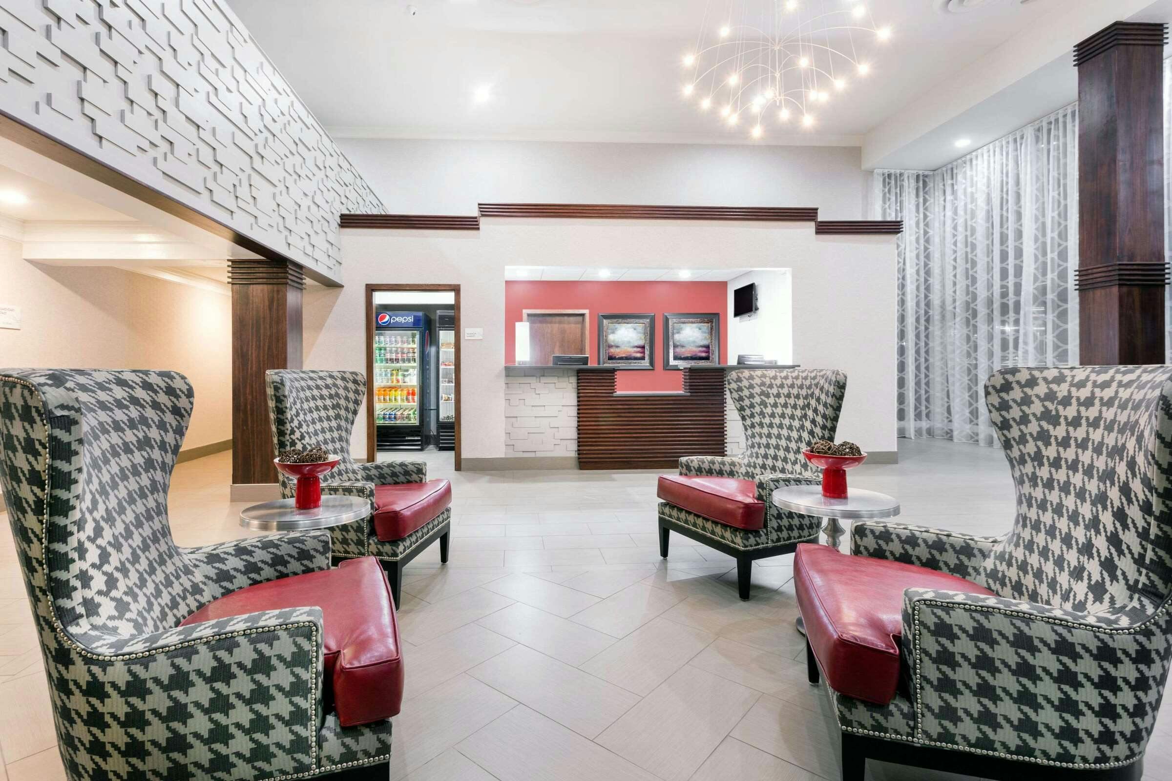 Hotel Ramada Tuscaloosa photo 1