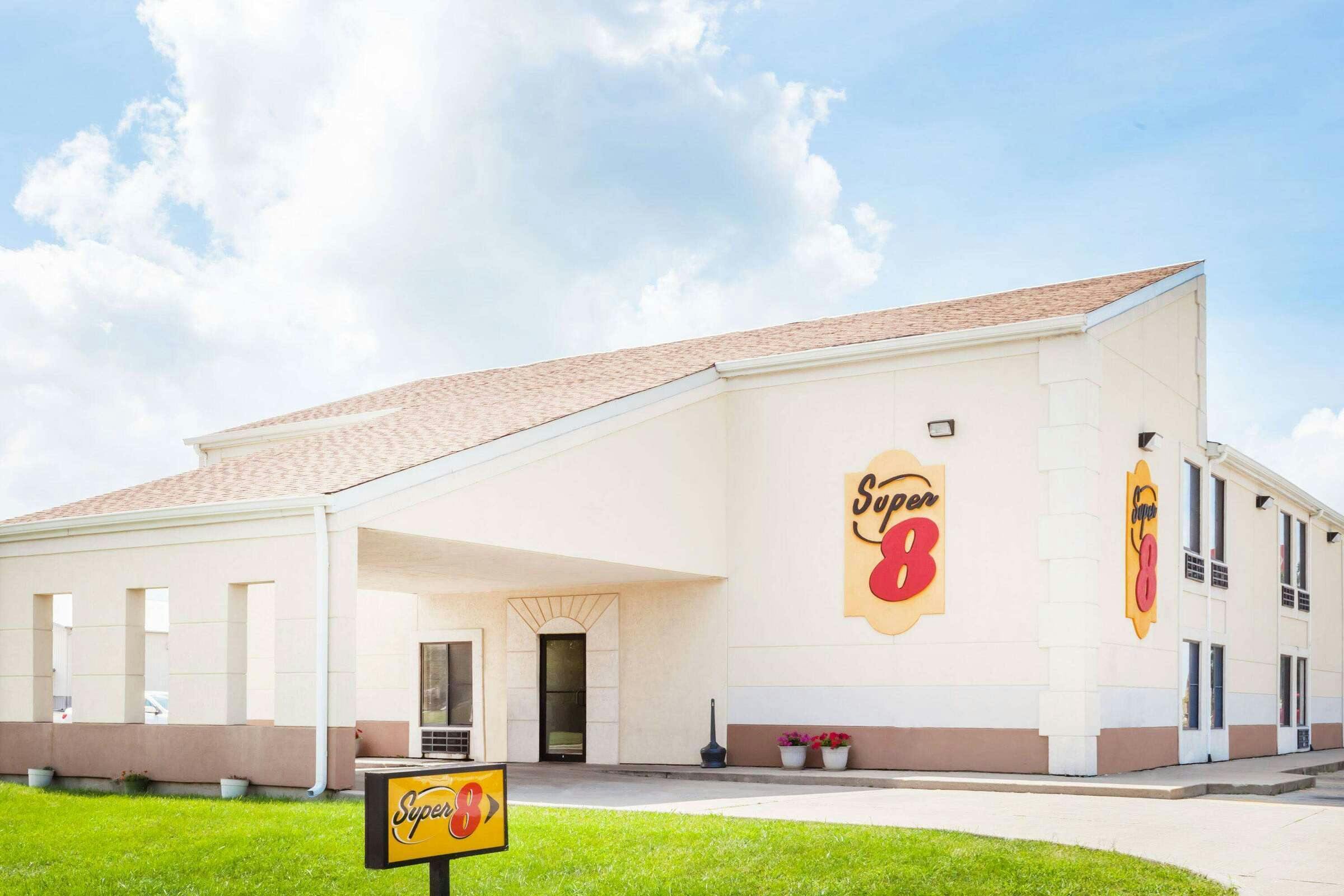 Super 8 by Wyndham Lincoln IL