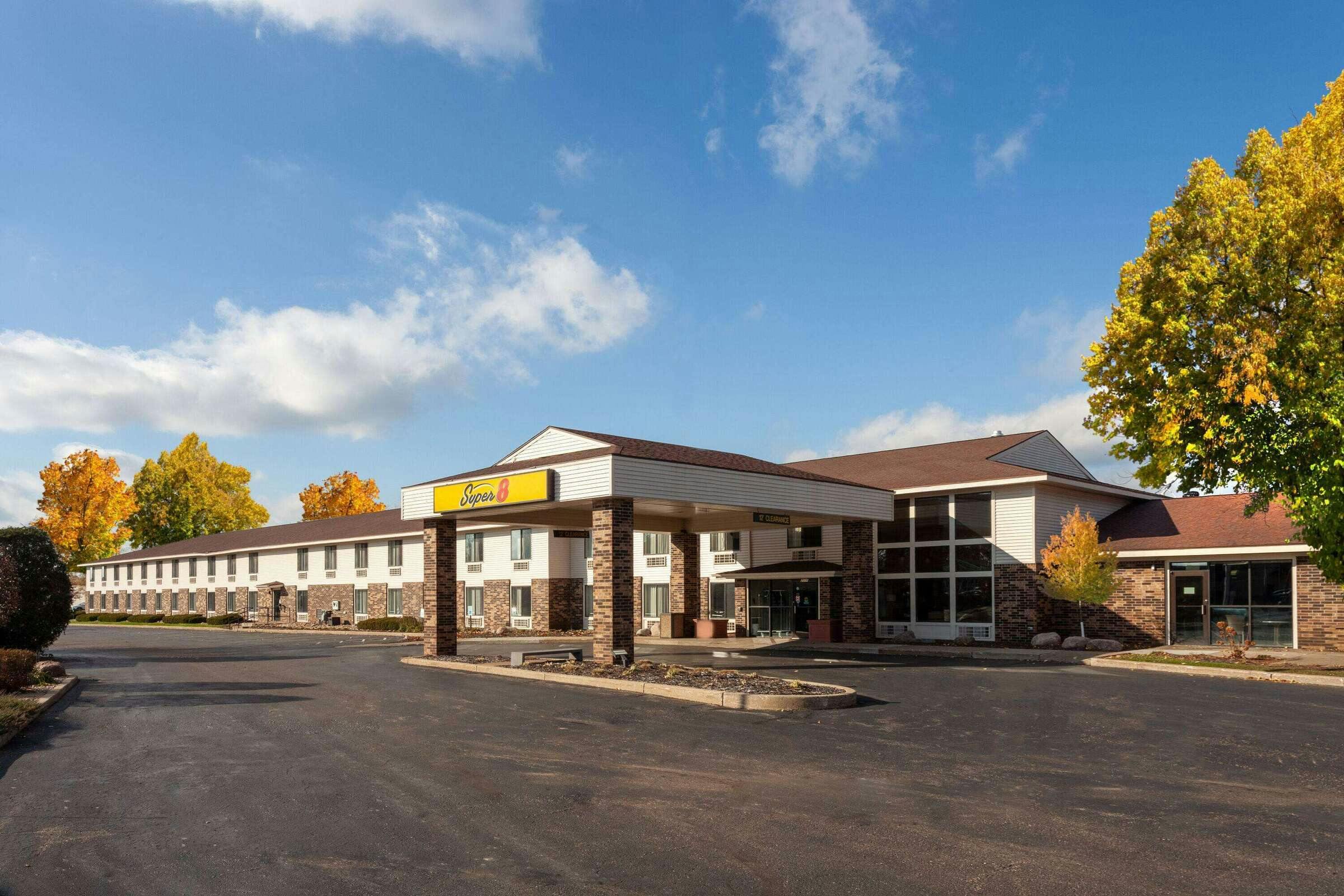 Hotel Super 8 Wausau photo 1