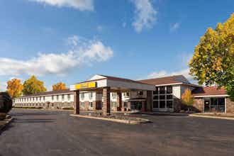 Hotel Super 8 Wausau photo 1