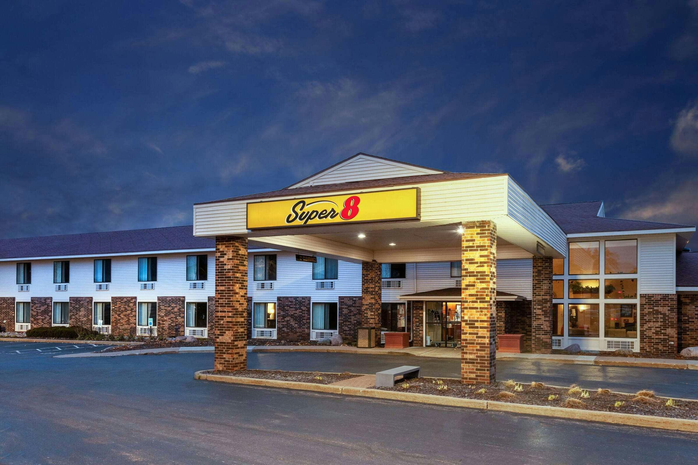 Hotel Super 8 Wausau photo 2