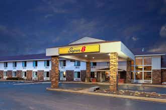 Hotel Super 8 Wausau photo 2