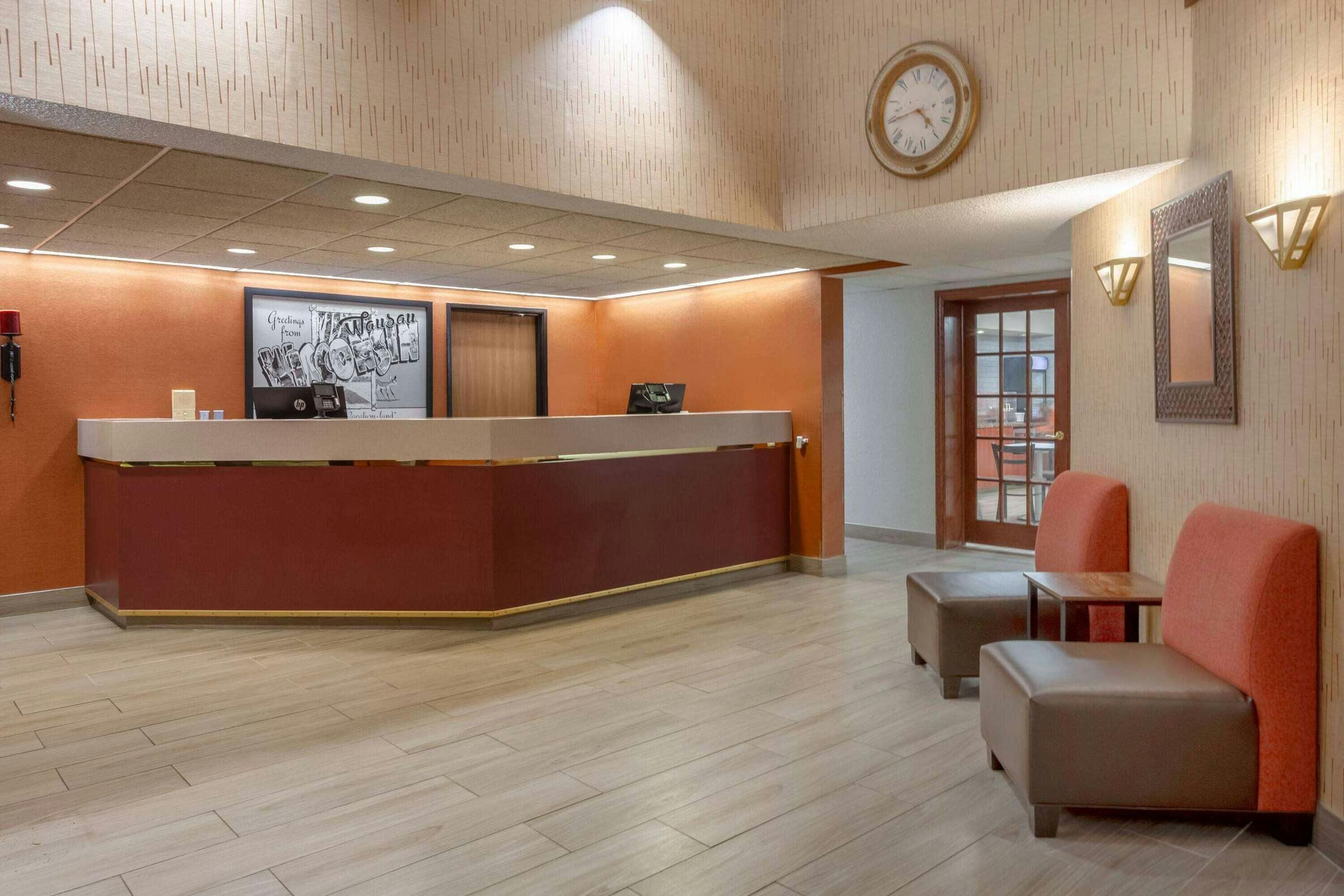Hotel Super 8 Wausau photo 4