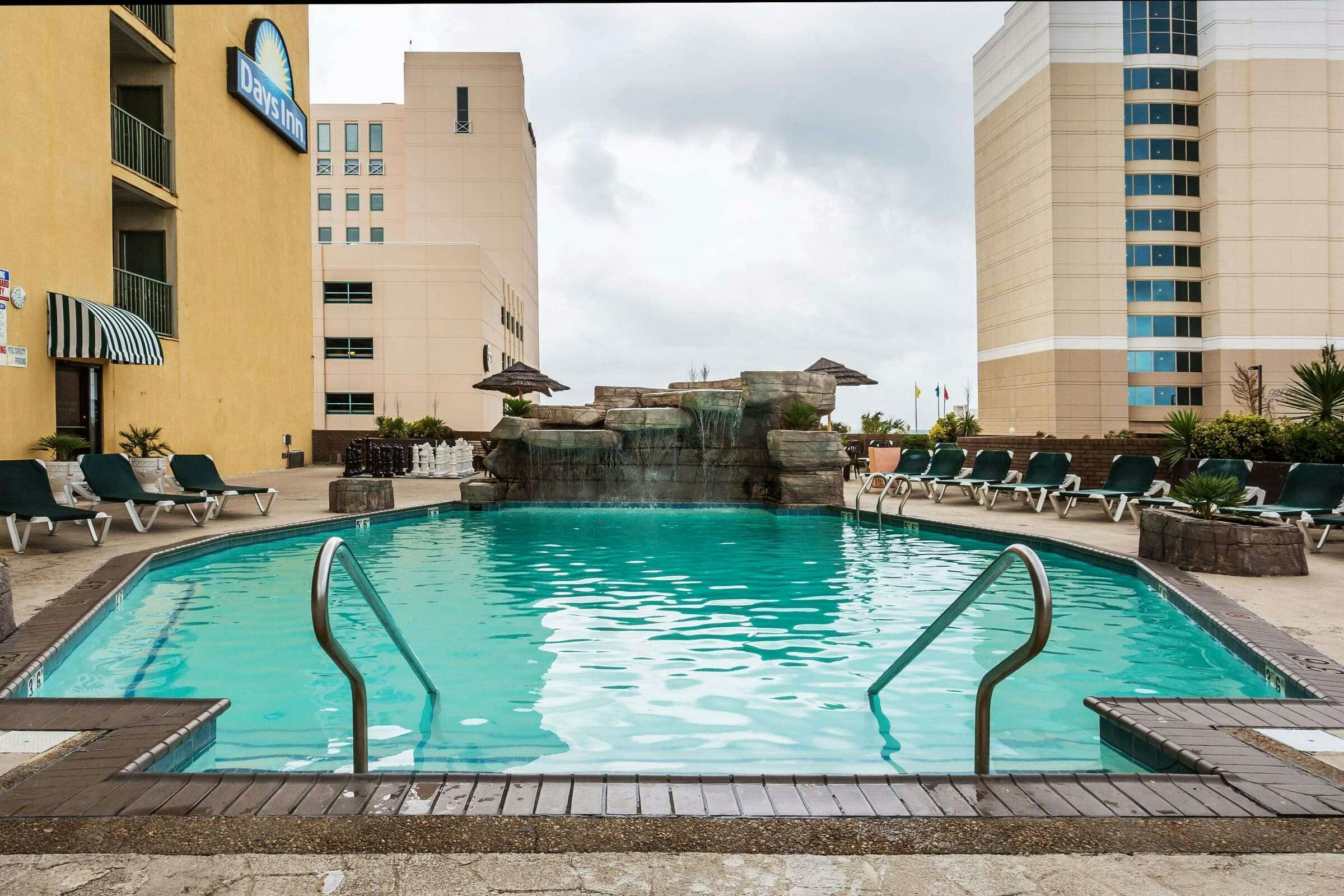 Hotel Days Inn At The Beach photo 2