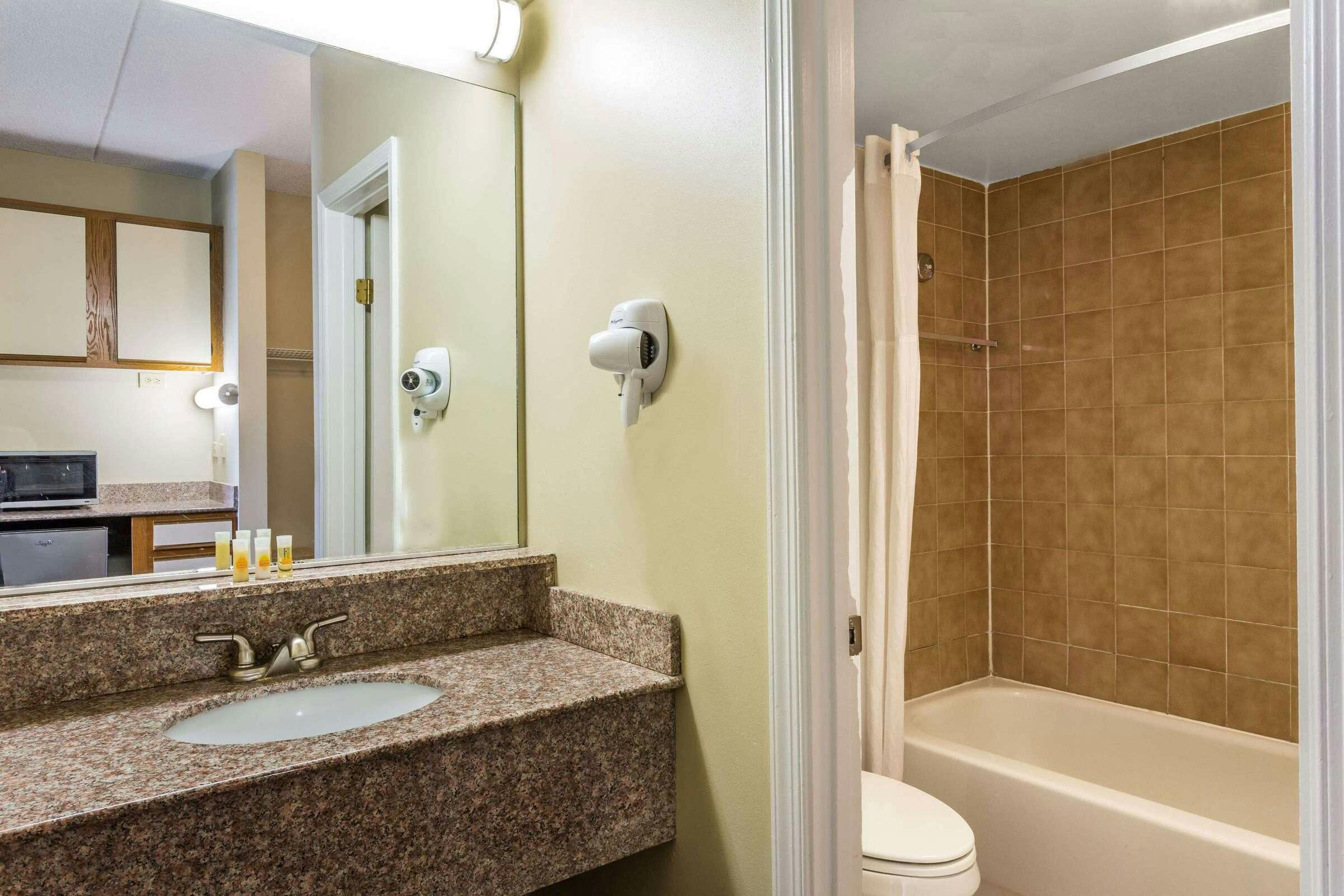 Hotel Days Inn At The Beach photo 5