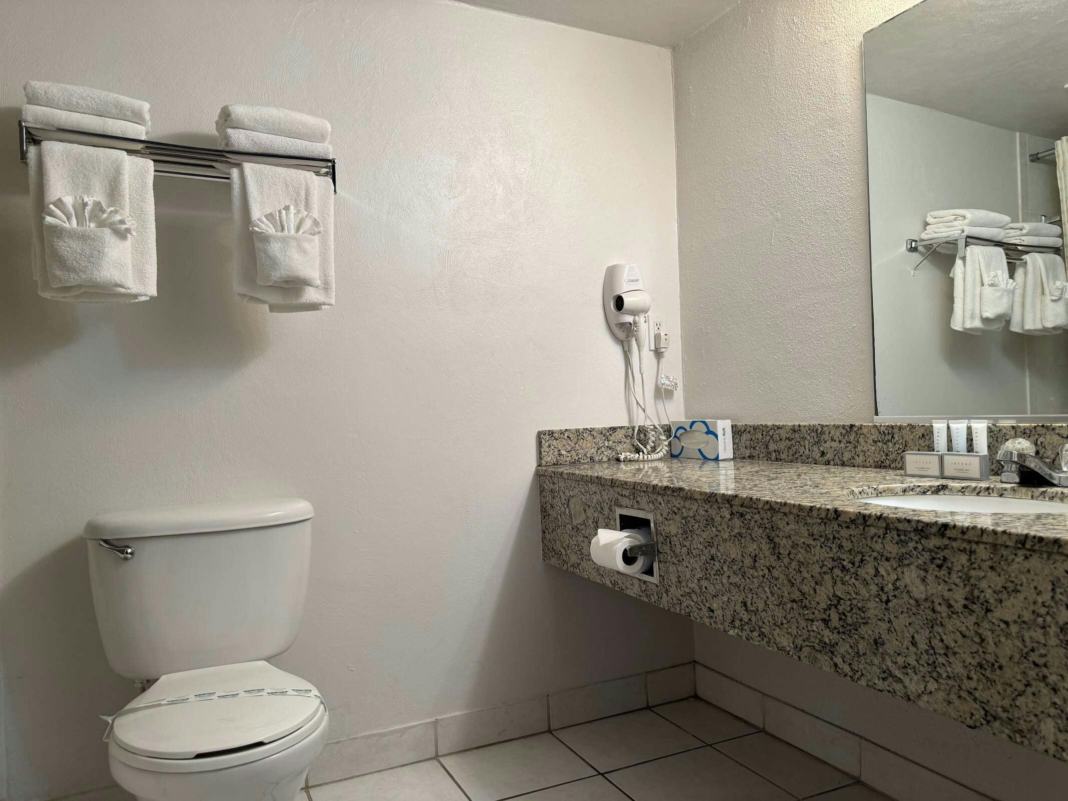 Hotel Emerald Shores Resort photo 5