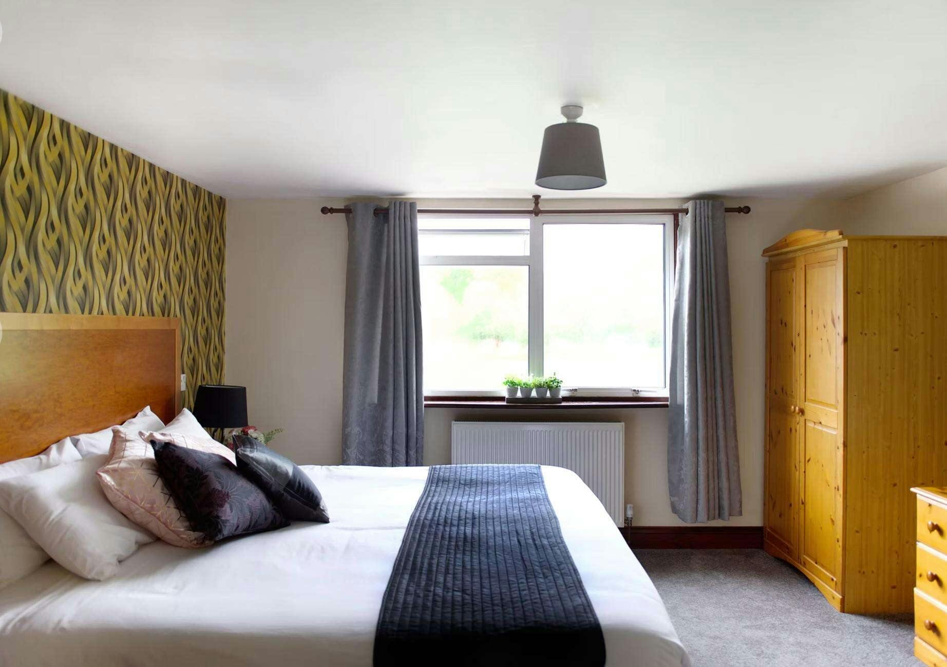 Hotel Little Foxes Hotel Gatwick photo 1