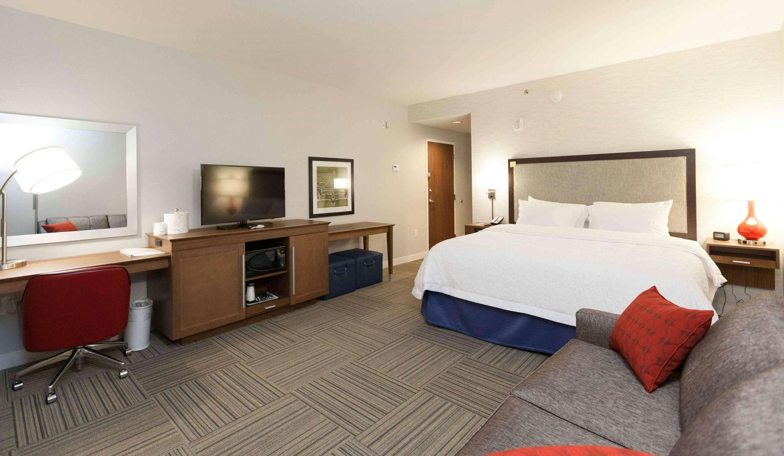 Hotel Hampton Inn Emerson LakePoint photo 3