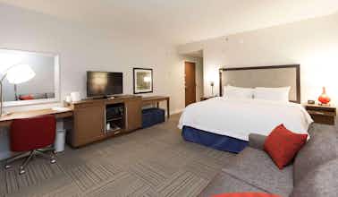Hotel Hampton Inn Emerson LakePoint photo 3