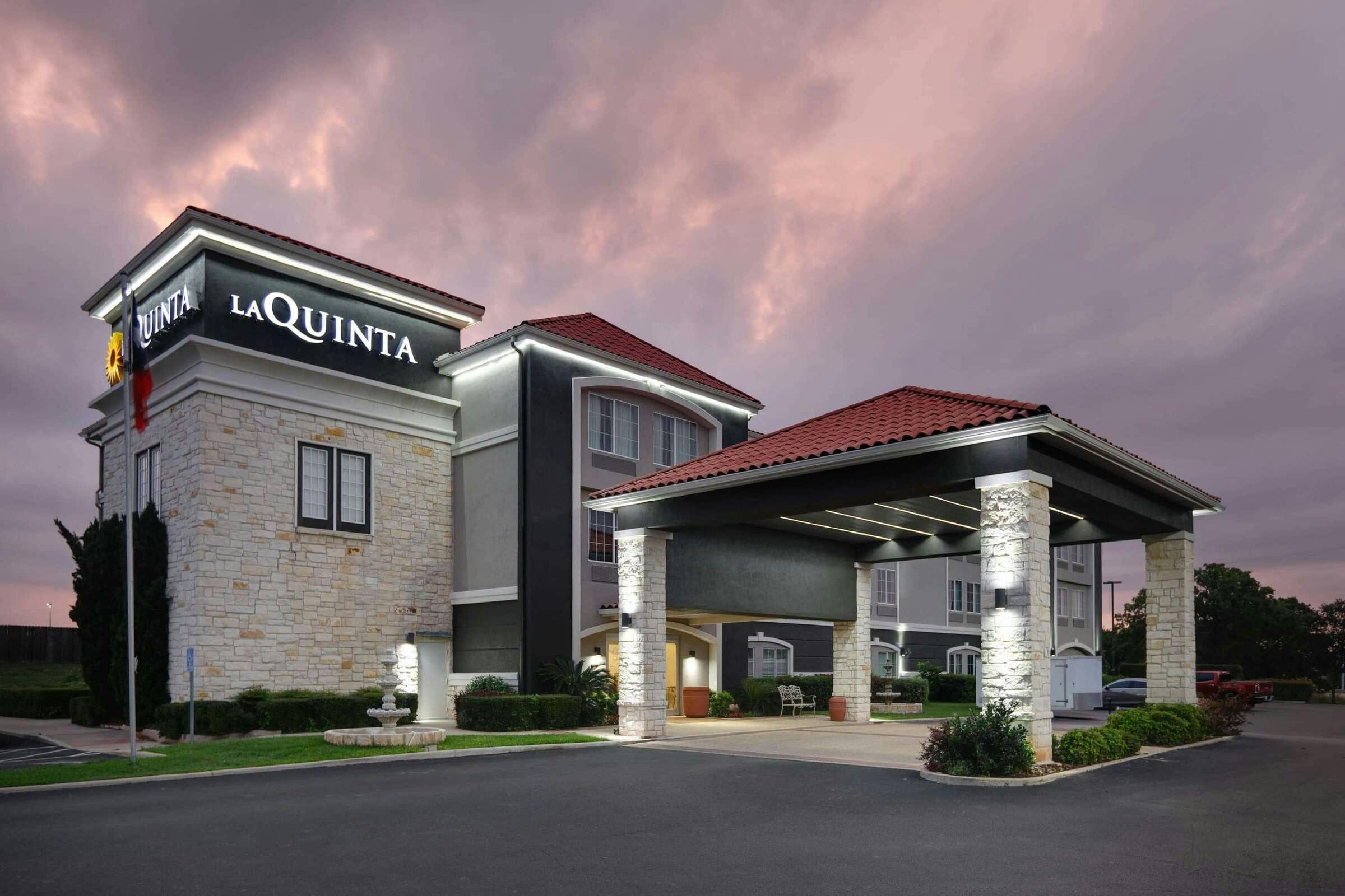 Hotel La Quinta Inn & Suites by Wyndham Fredericksburg photo 1