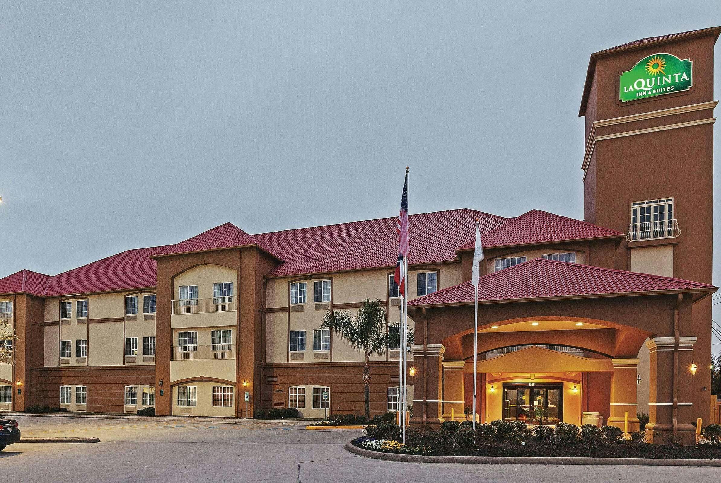 Hotel La Quinta Inn & Suites by Wyndham Houston Hobby Airport photo 1