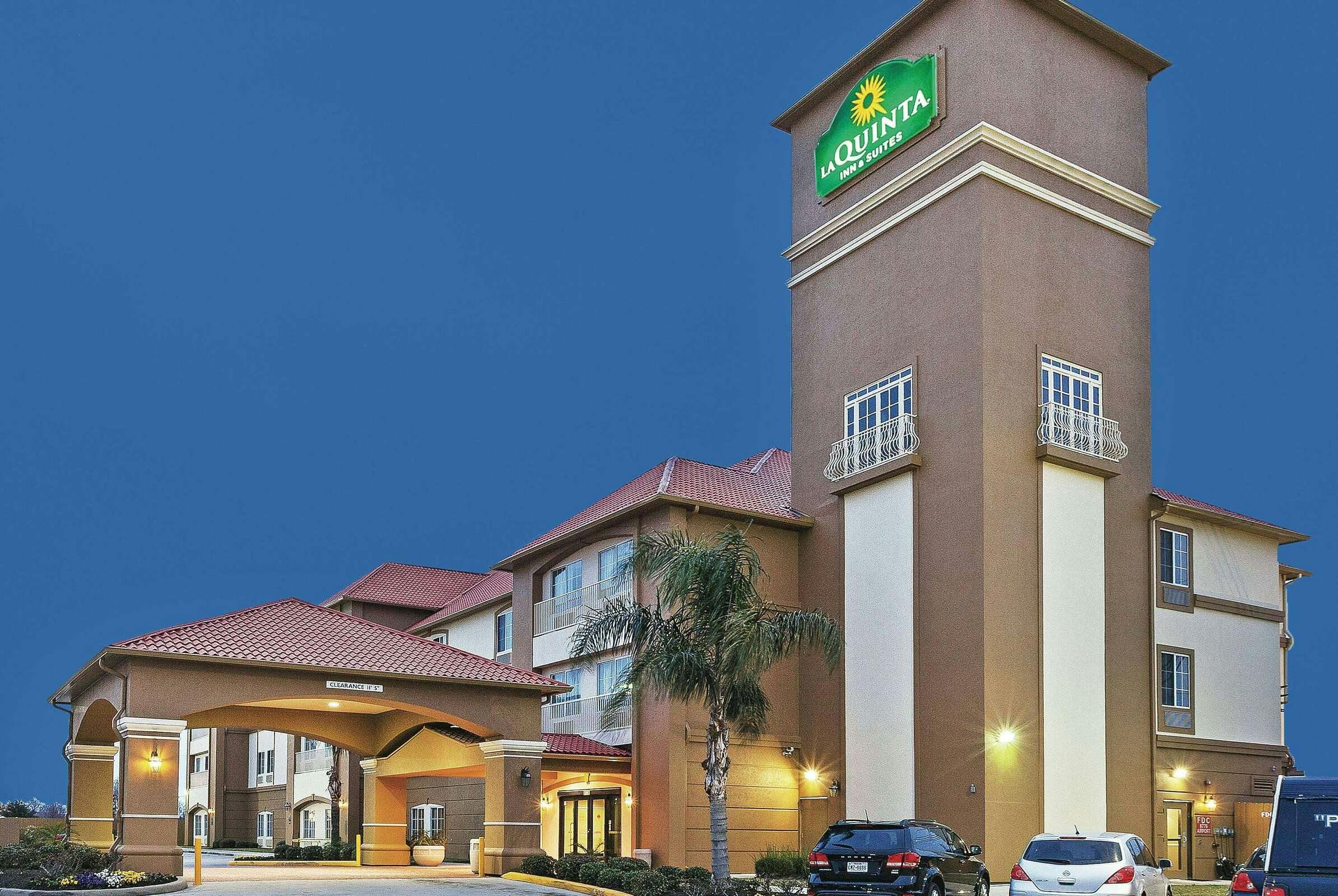 Hotel La Quinta Inn & Suites by Wyndham Houston Hobby Airport photo 2