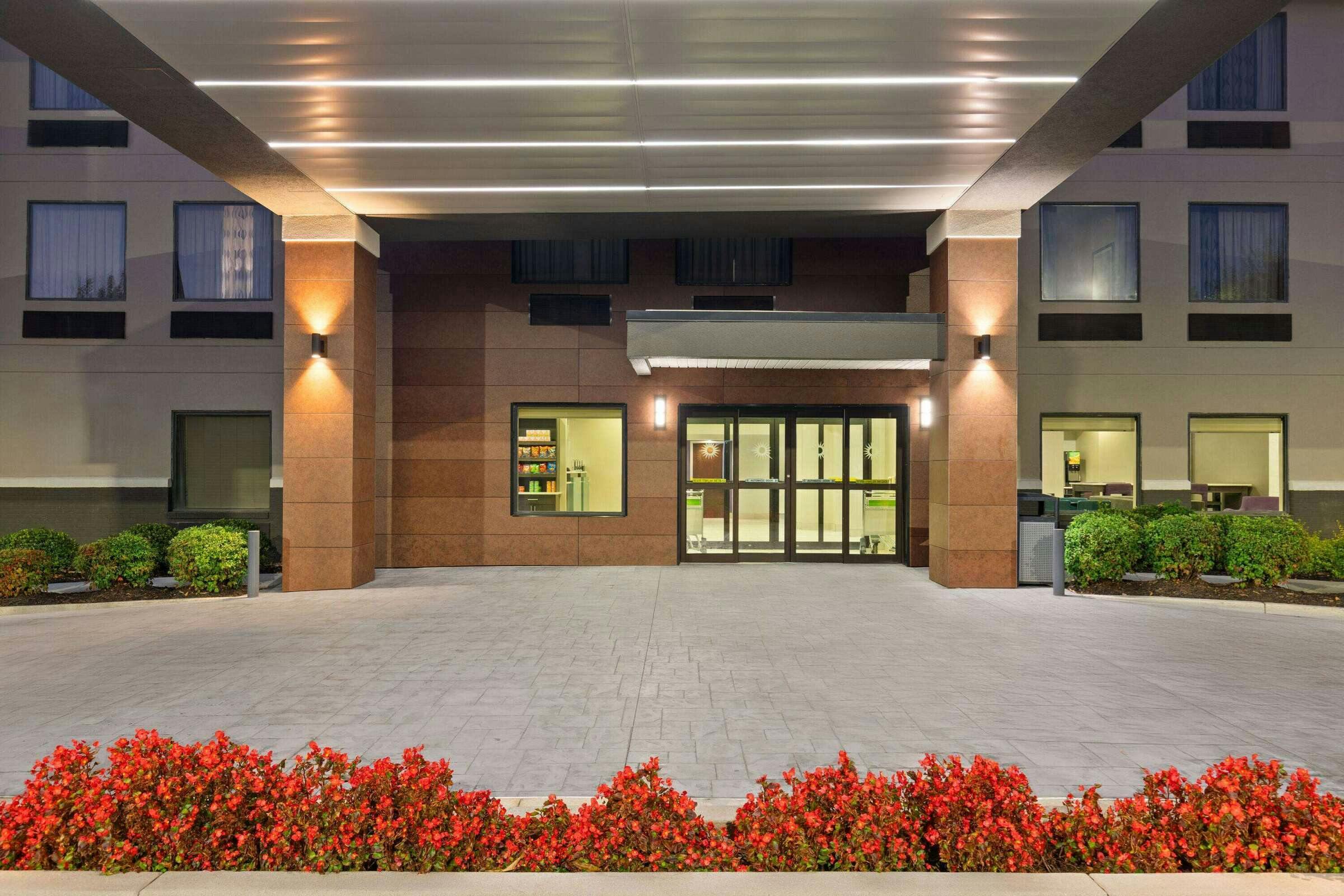 Hotel La Quinta Inn & Suites by Wyndham Snellville-Stone Mountain photo 1