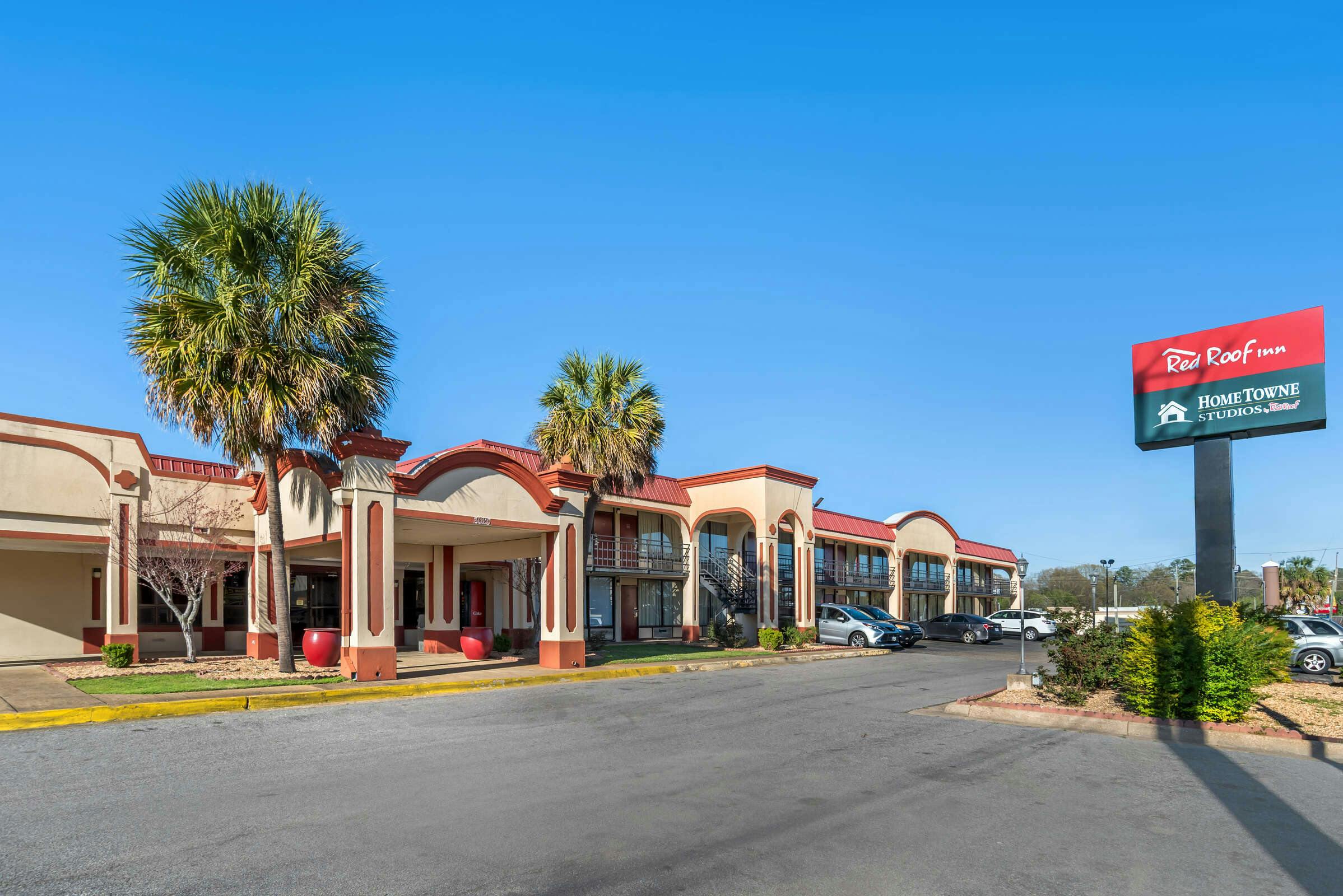 HomeTowne Studios Montgomery - Midtown