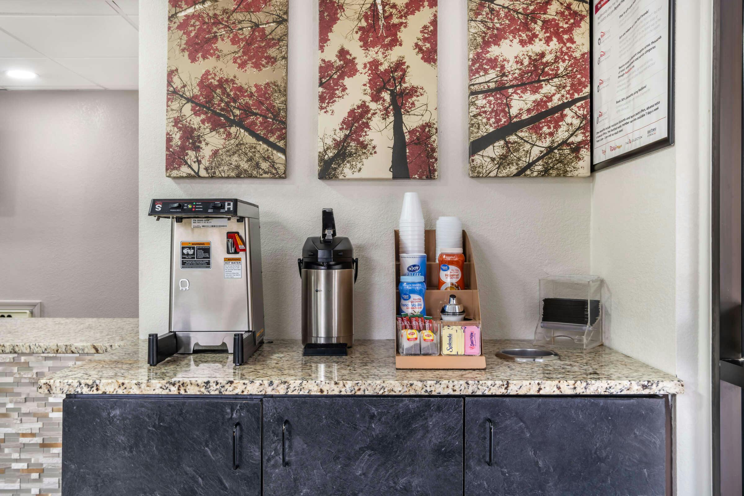 Hotel HomeTowne Studios Greenville photo 3