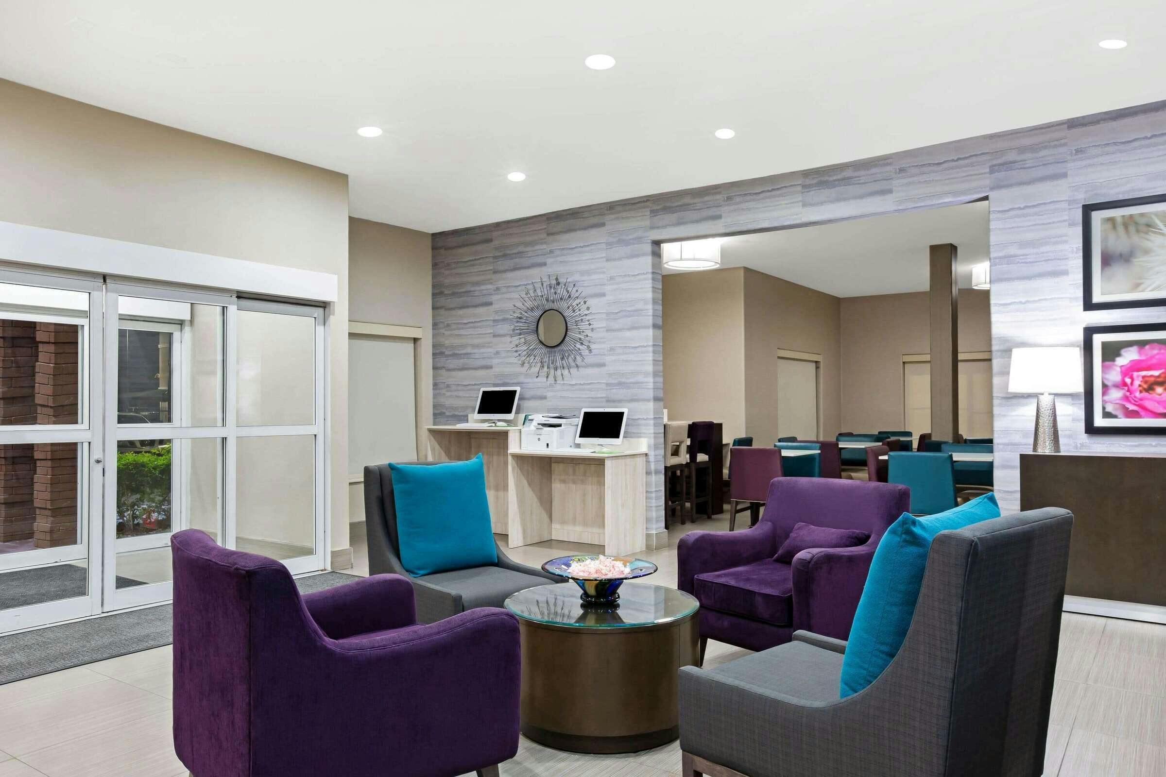 Hotel La Quinta Inn & Suites by Wyndham Pharr North McAllen photo 5