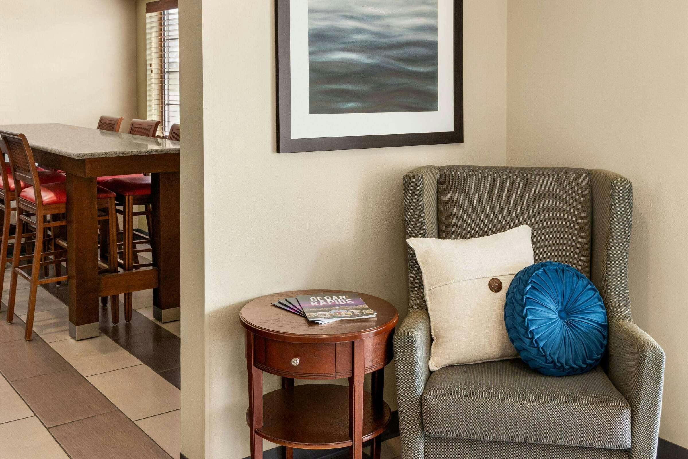 Hotel Baymont Cedar Rapids photo 4