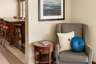 Hotel Baymont Cedar Rapids photo 4