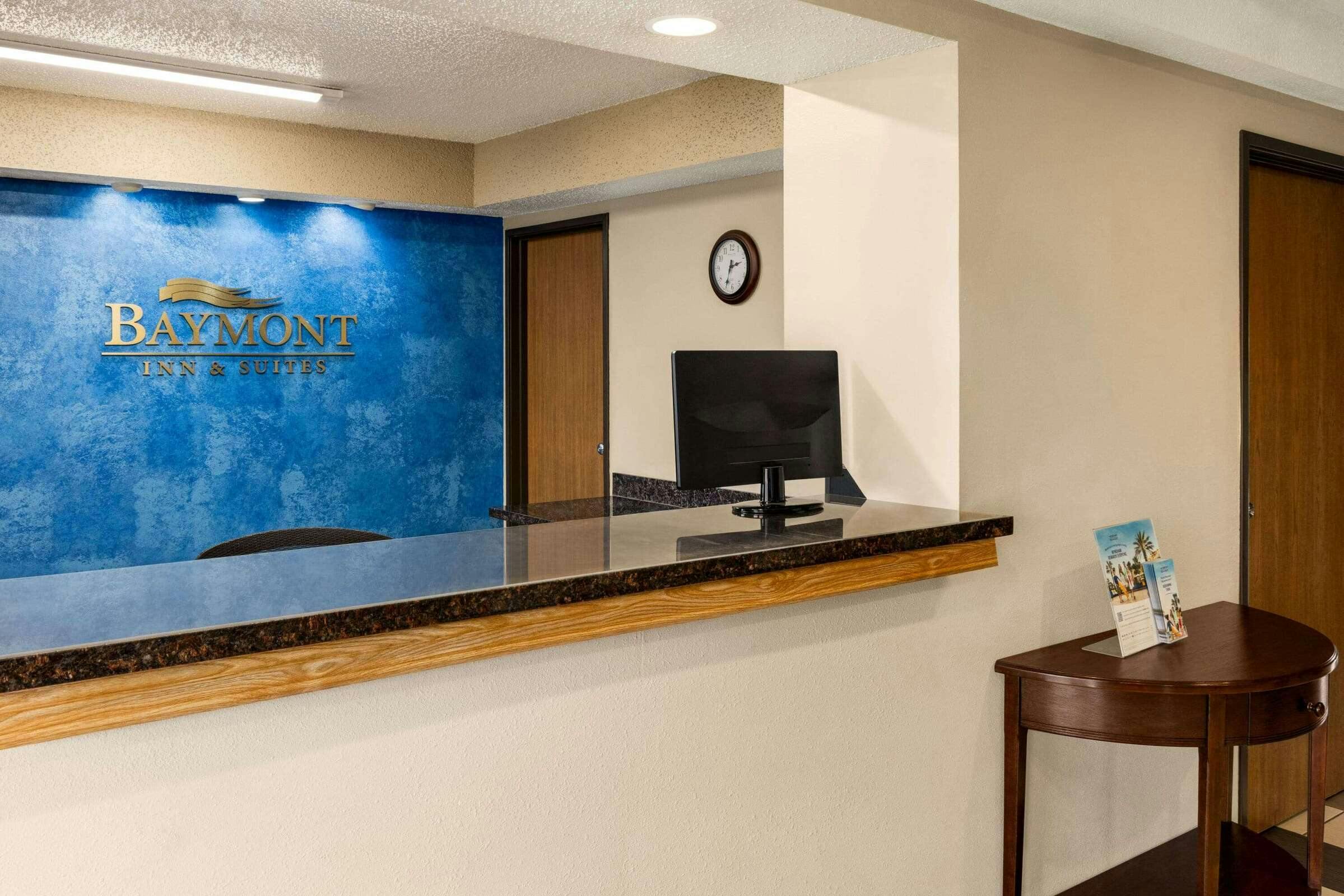 Hotel Baymont Cedar Rapids photo 5
