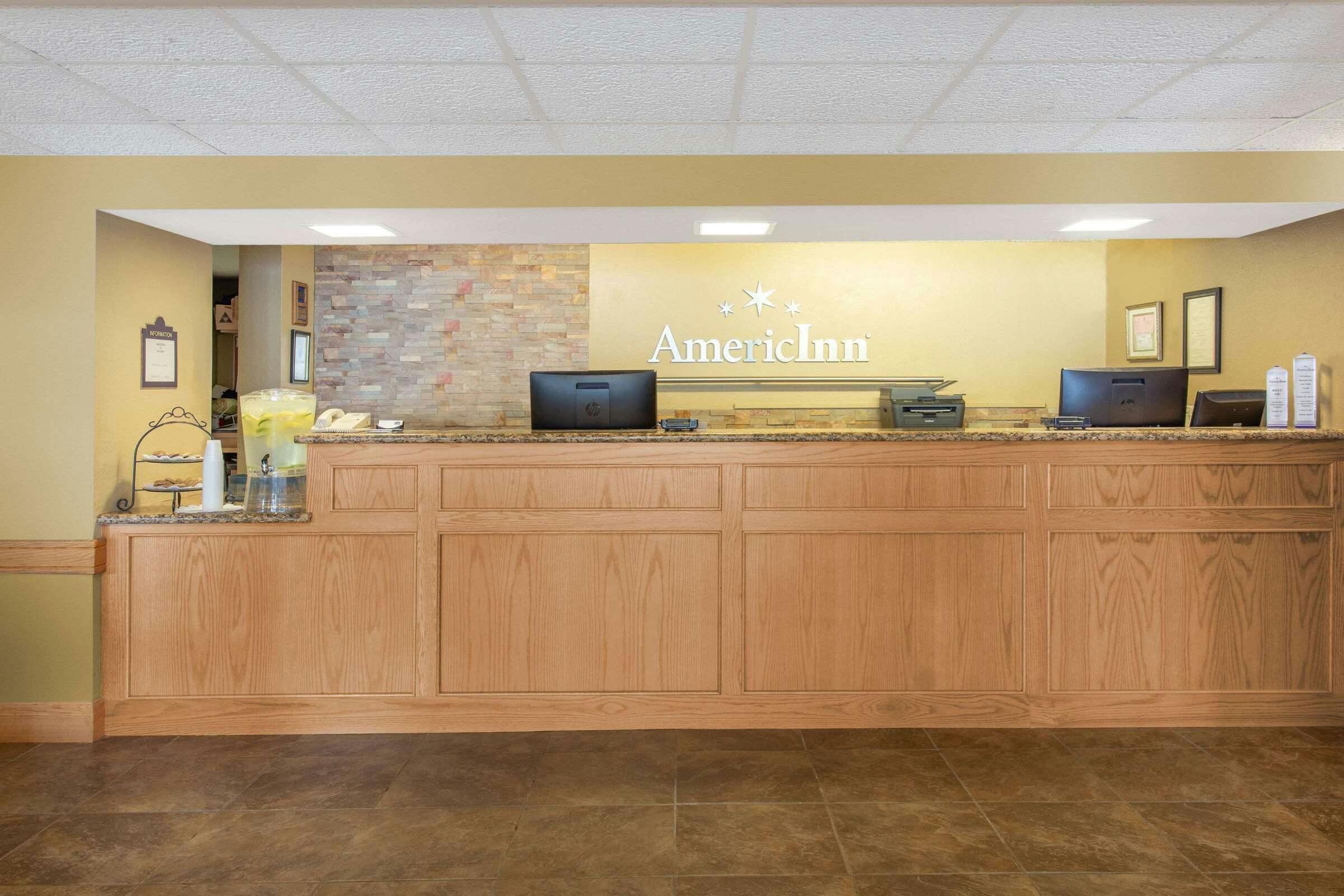 Hotel AmericInn by Wyndham Calumet photo 2