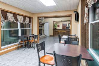 Hotel Super 8 by Wyndham Higginsville photo 2