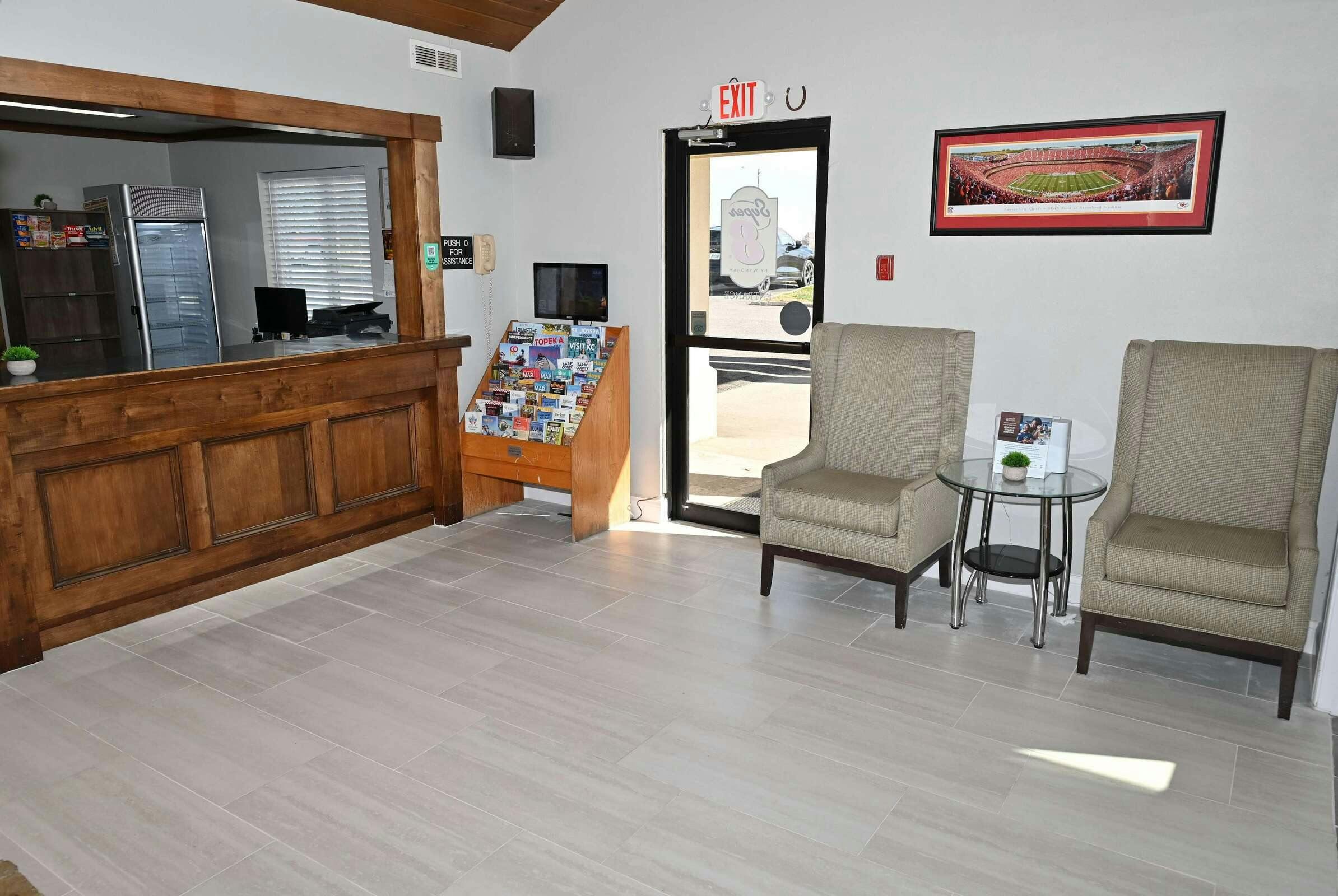 Hotel Super 8 by Wyndham Higginsville photo 3