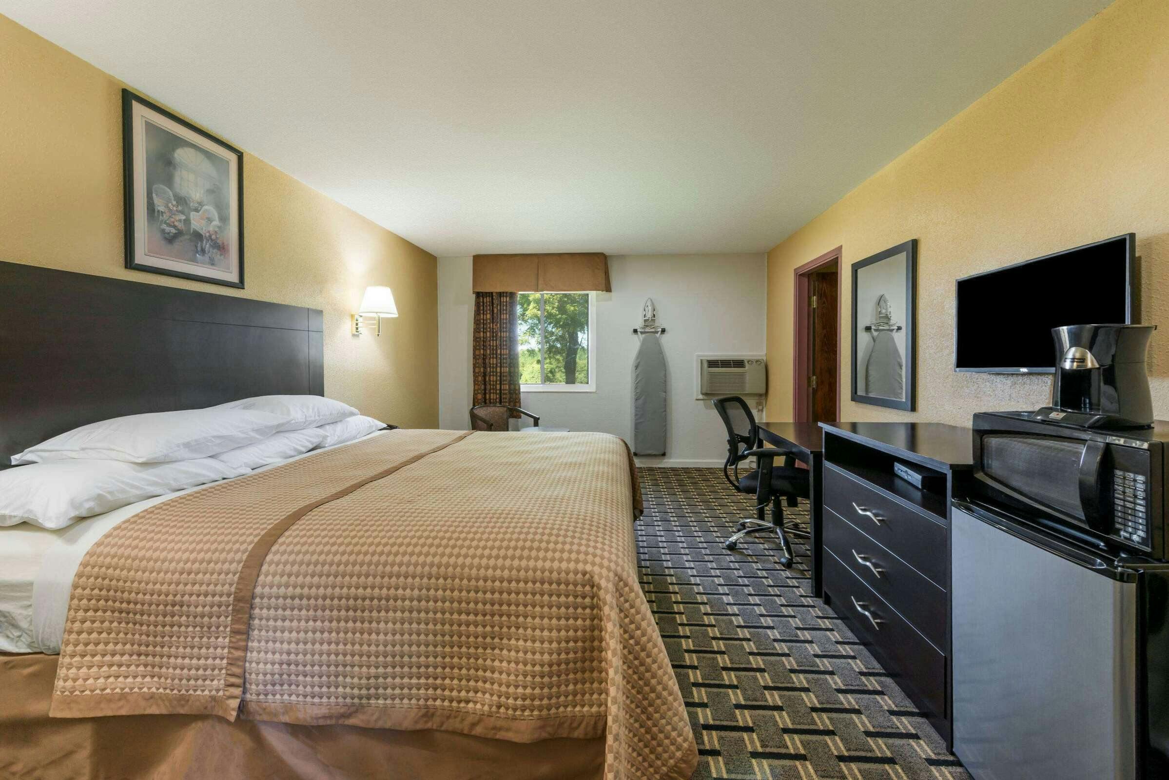Hotel Super 8 by Wyndham Higginsville photo 4
