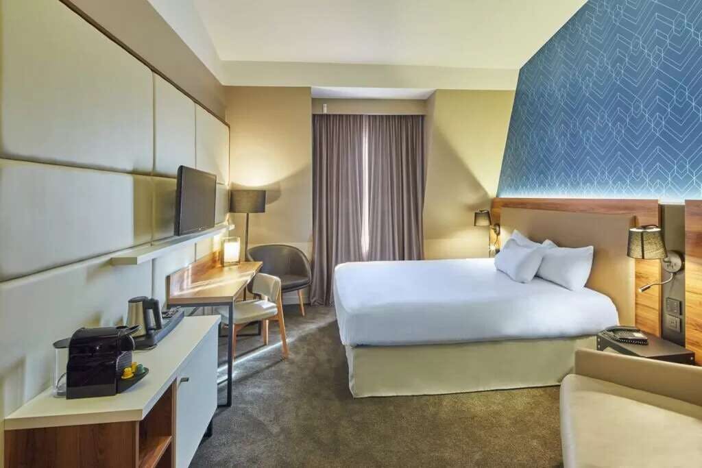 Hotel Hôtel L'Elysée Val D'Europe photo 2