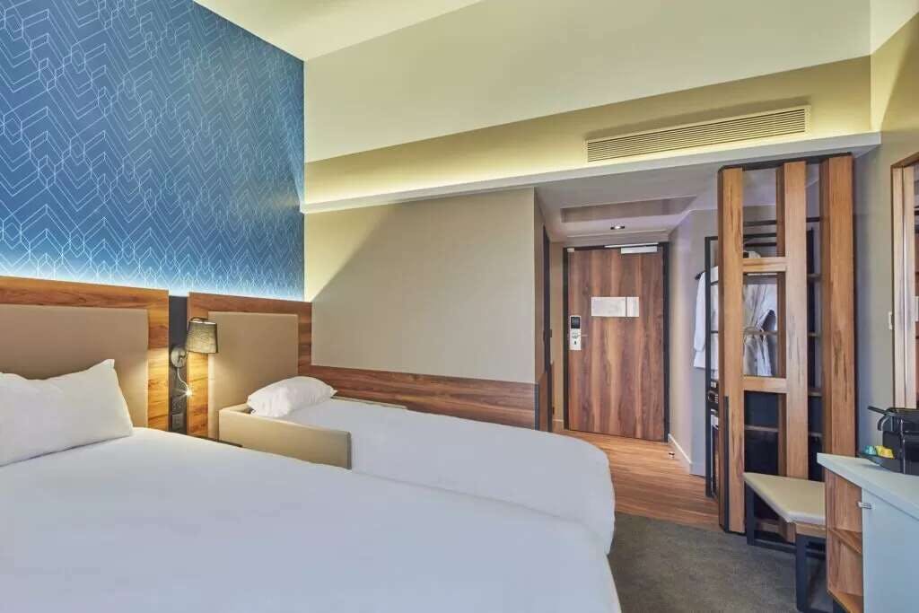 Hotel Hôtel L'Elysée Val D'Europe photo 1