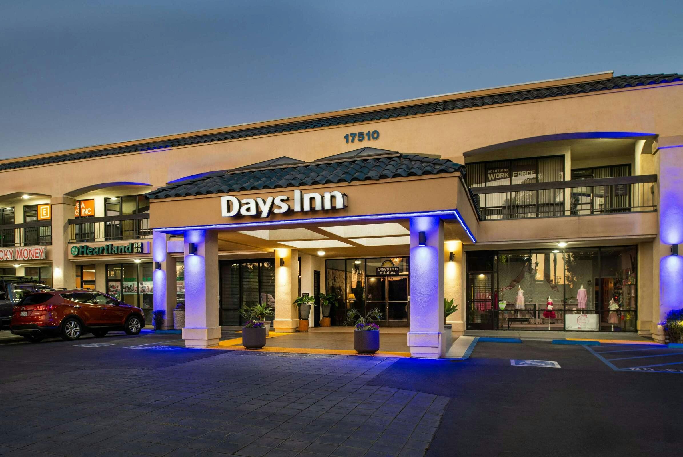 Hotel Days Inn & Suites by Wyndham Artesia photo 1