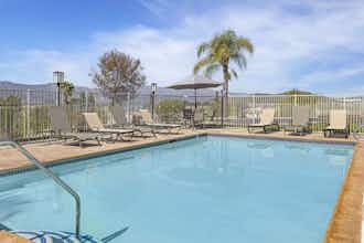 Hotel Best Western Plus Lake Elsinore Inn & Suites photo 1