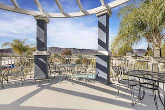 Hotel Best Western Plus Lake Elsinore Inn & Suites photo 2