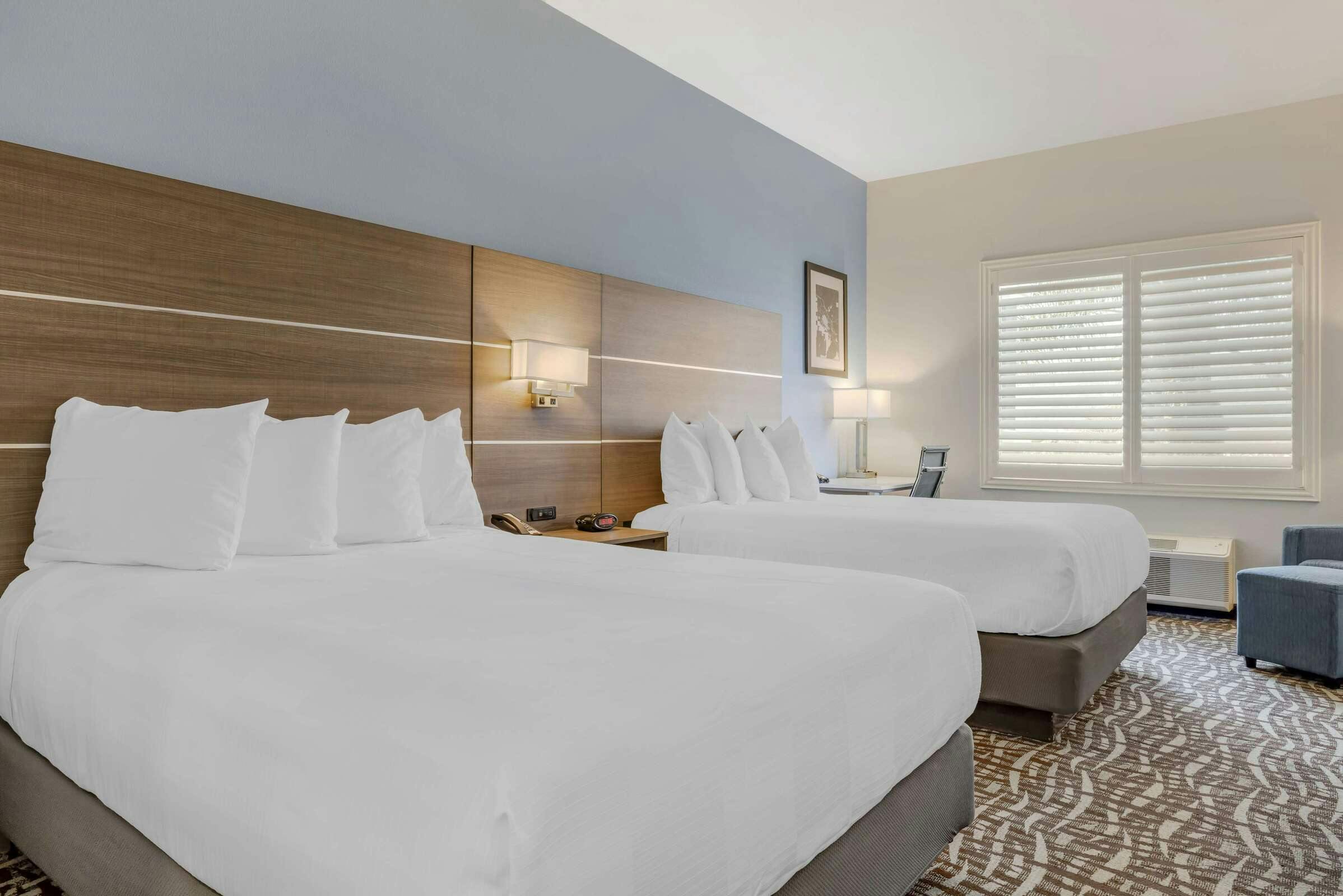 Hotel Best Western Plus Lake Elsinore Inn & Suites photo 5