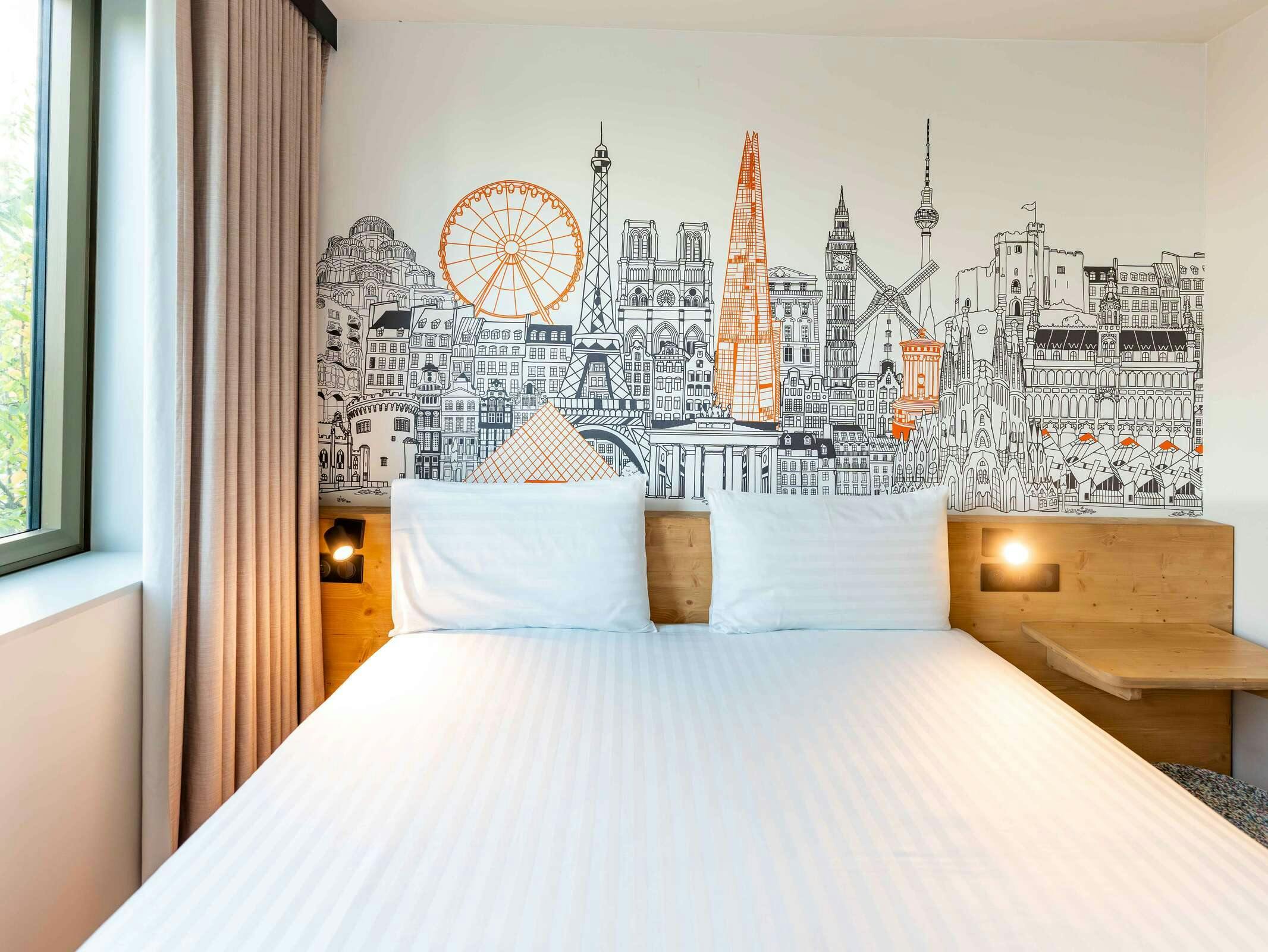 Hotel easyHotel Barcelona La Sagrera photo 2