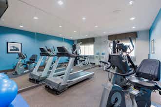 Hotel Best Western Plus Arlington North Hotel & Suites photo 5