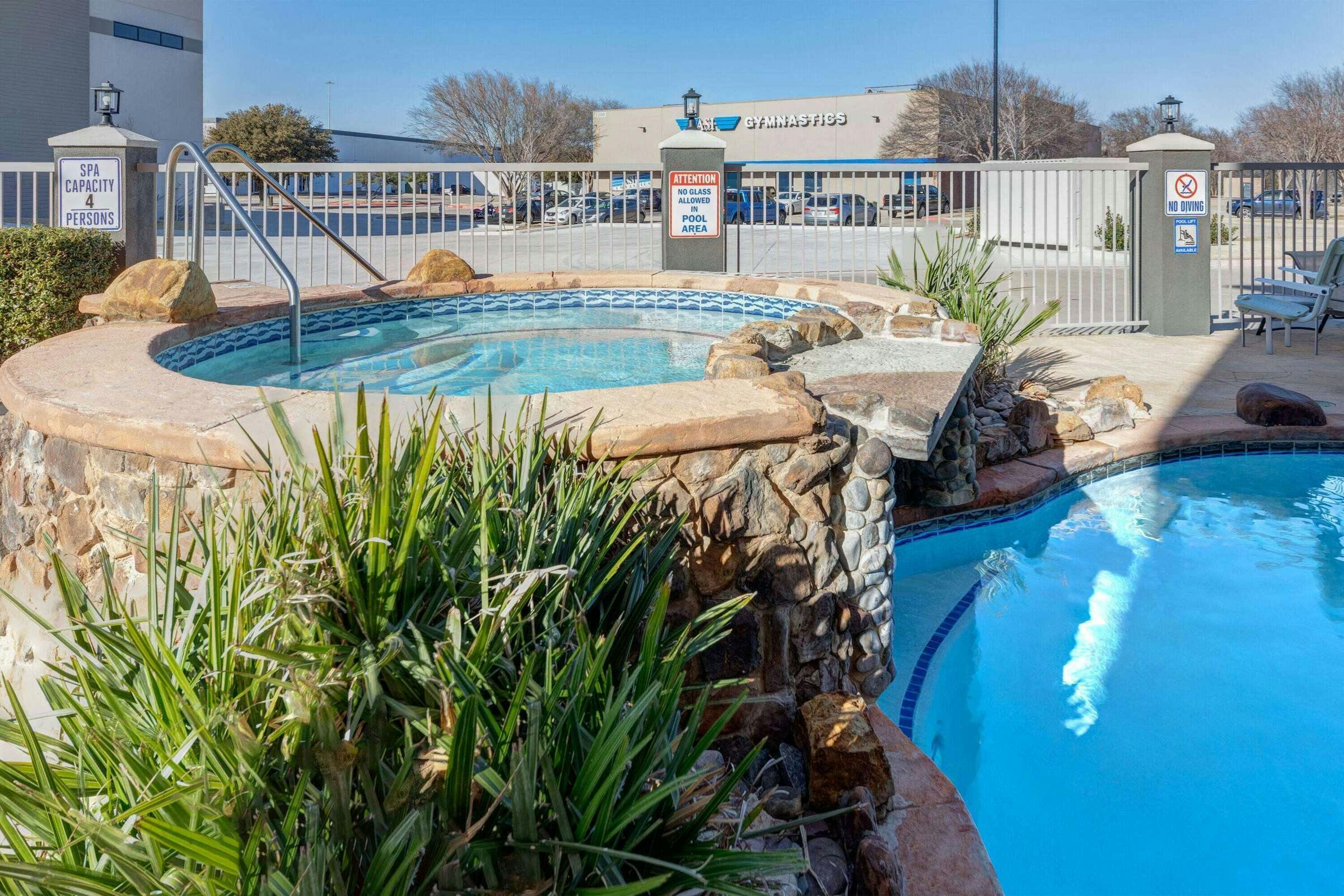 Hotel La Quinta Inn & Suites by Wyndham Allen at The Village photo 4