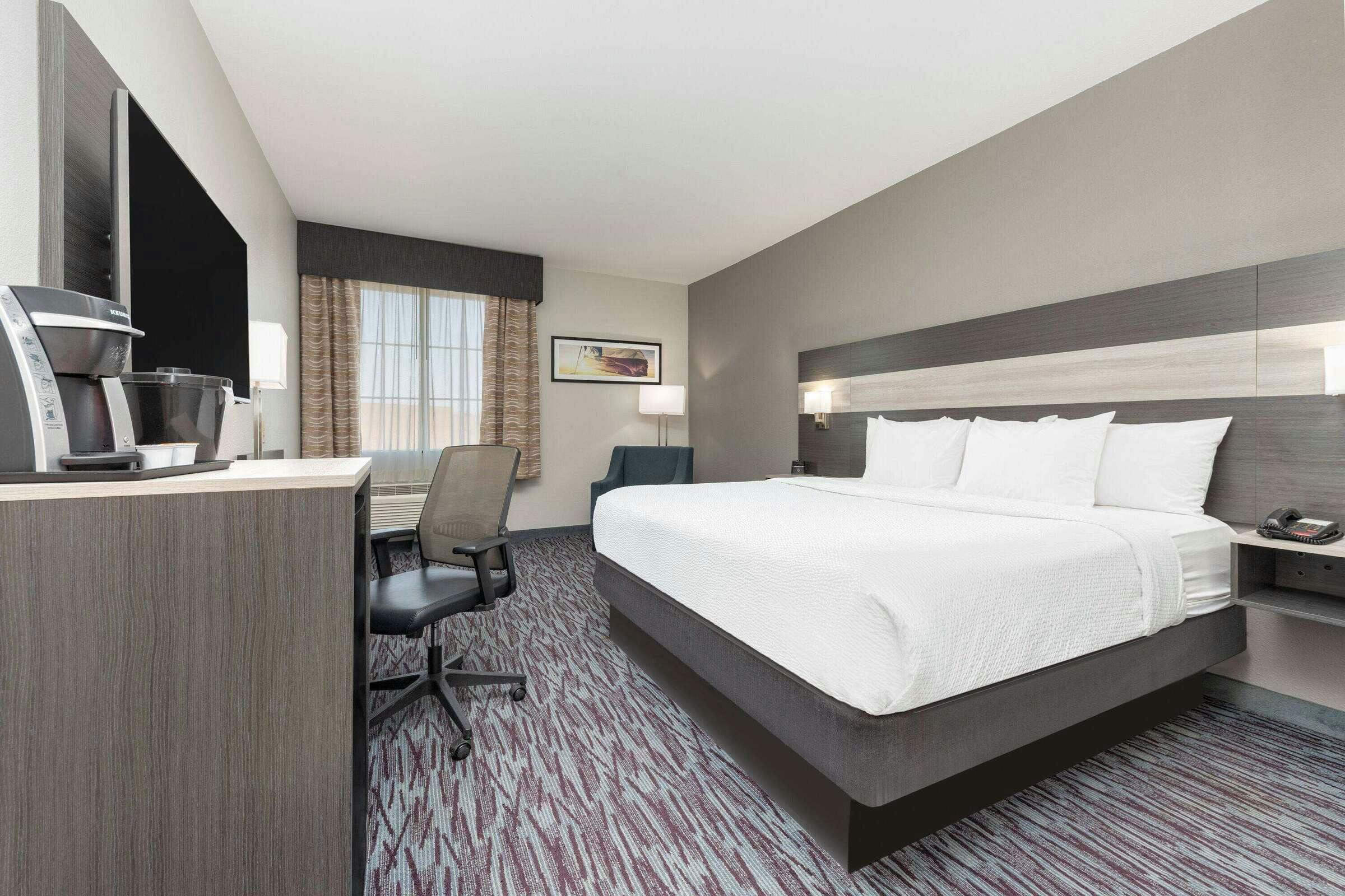 Hotel La Quinta Inn & Suites by Wyndham Allen at The Village photo 5