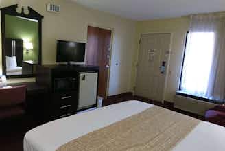Hotel Travelodge by Wyndham Knoxville East photo 2