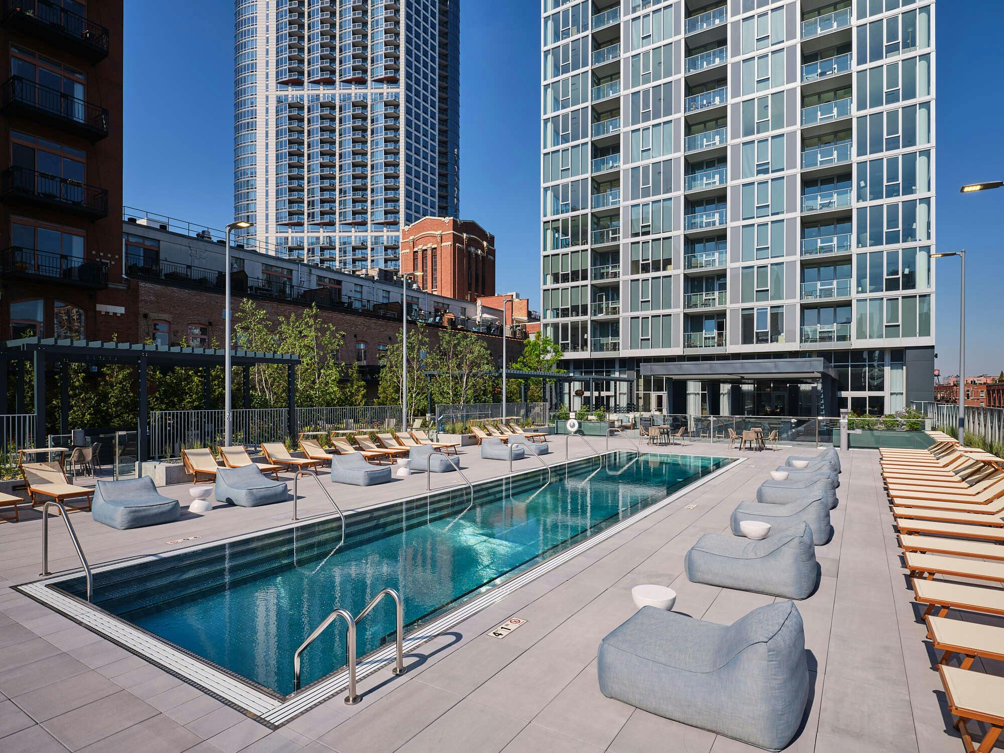 Level Chicago - River North