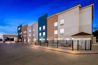 Hotel AmericInn by Wyndham New Braunfels photo 2