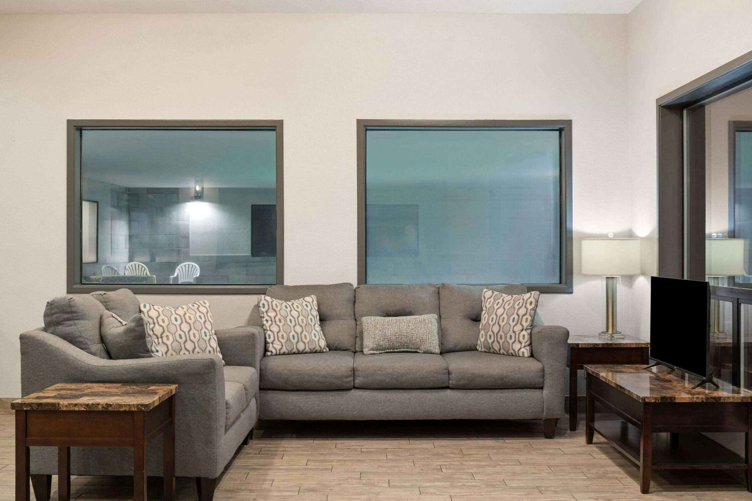 Hotel Baymont by Wyndham Moses Lake photo 2