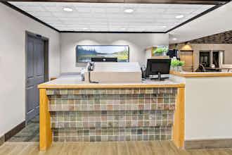 Hotel Heartland Inn & Suites, Sure Stay Collection By Best Western photo 2