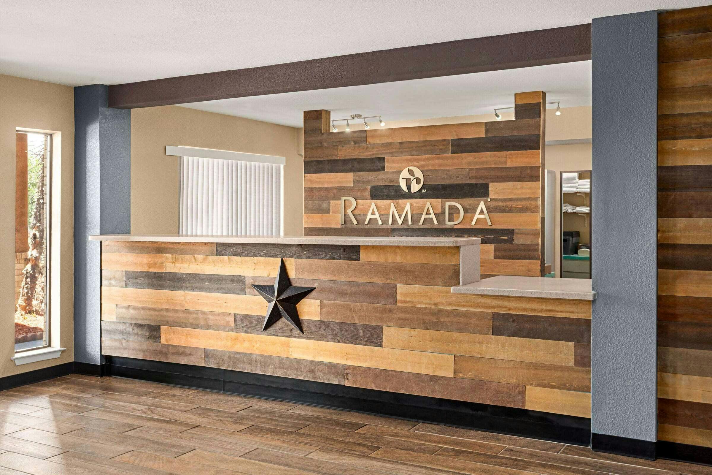 Hotel Ramada by Wyndham San Antonio Near SeaWorld/Lackland AFB photo 2