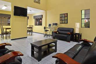 Hotel Super 8 by Wyndham San Antonio/Riverwalk Area photo 2