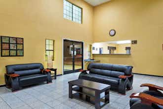 Hotel Super 8 by Wyndham San Antonio/Riverwalk Area photo 3