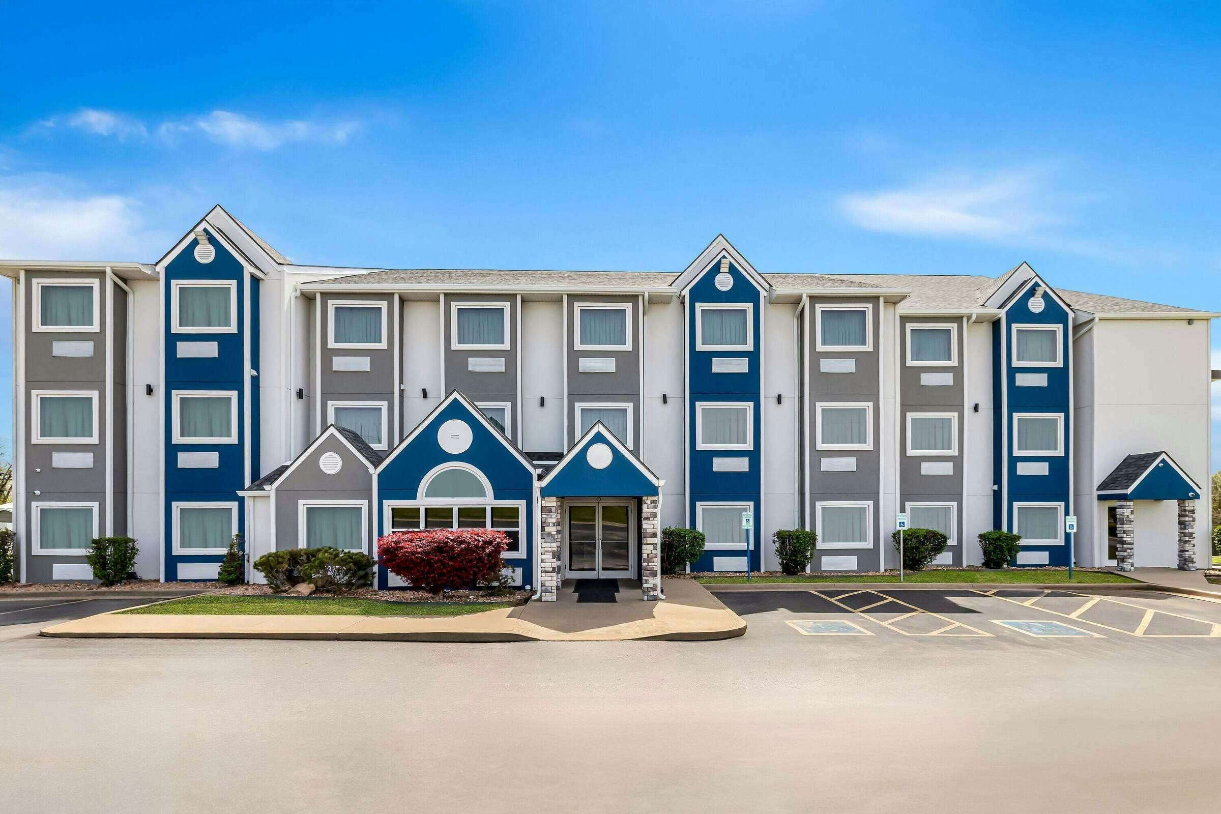 Hotel Microtel Inn & Suites by Wyndham Tulsa / Catoosa Route 66 photo 1